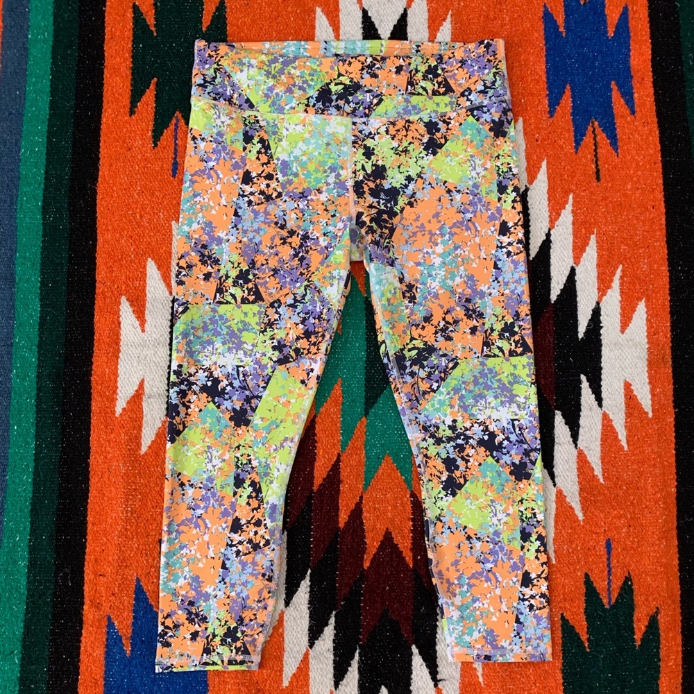 Fabletics Define Mid-Rise Capri Legging Size L